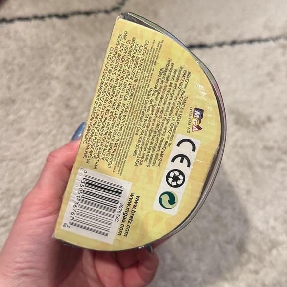 Bratz babyz Bubble Butterfliez Doll Cloe with Blue Wings - Picture 3 of 5